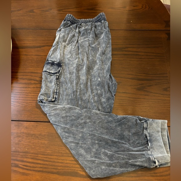 TORRID - high rise cargo capri SIZE 0X - Picture 2 of 3